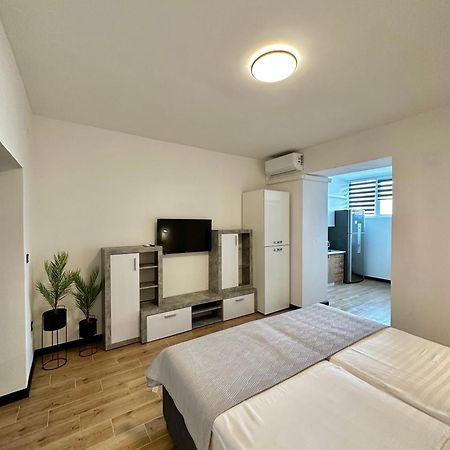 Crolivia Apartments Near Arena, Center Of Pula Exterior foto